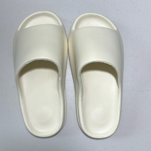 Cloud Cushion Shoes Off White Size 7 NWT - Picture 2 of 9